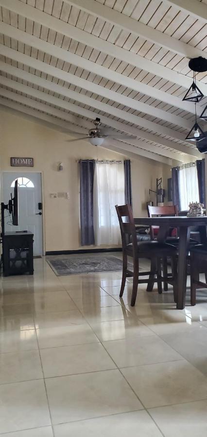 Hillside Sunrise, 2 Bed 2 Bath In Gated Community, Close To Beach, Food, Clubs & Shopping Free Parking, Free Wi-Fi Villa Montego Bay Esterno foto